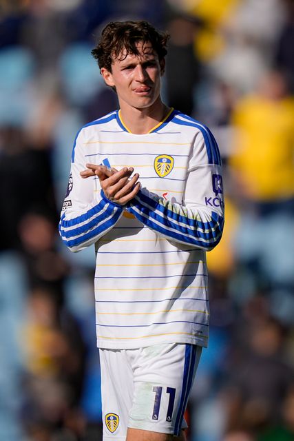 Brenden Aaronson of Leeds United applauds the fans after the final whistle  during the Premier League match Leeds United vs Crystal Palace at Elland Road, Leeds, United Kingdom on 20 September 2026

(Photo by Maynard Manyowa/News Images)
