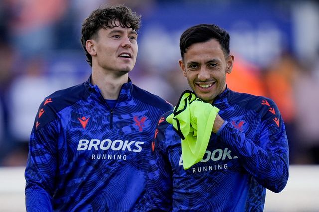 Jorgen Strand Larsen of Crystal Palace and Dwight McNeil of Crystal Palace applauds the fans after the final whistle  during the Premier League match Leeds United vs Crystal Palace at Elland Road, Leeds, United Kingdom on 20 September 2026

(Photo by Maynard Manyowa/News Images)