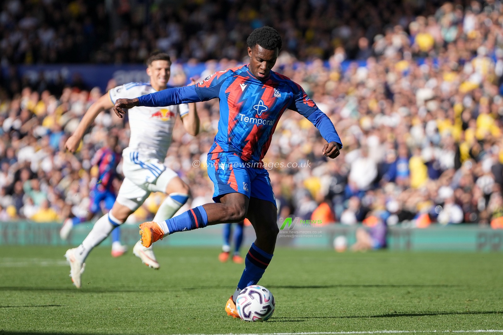 Eddie Nketiah of Crystal Palace passes the ball  during the Premier League match Leeds United vs Crystal Palace at Elland Road, Leeds, United Kingdom on 20 September 2026

(Photo by Maynard Manyowa/News Images)