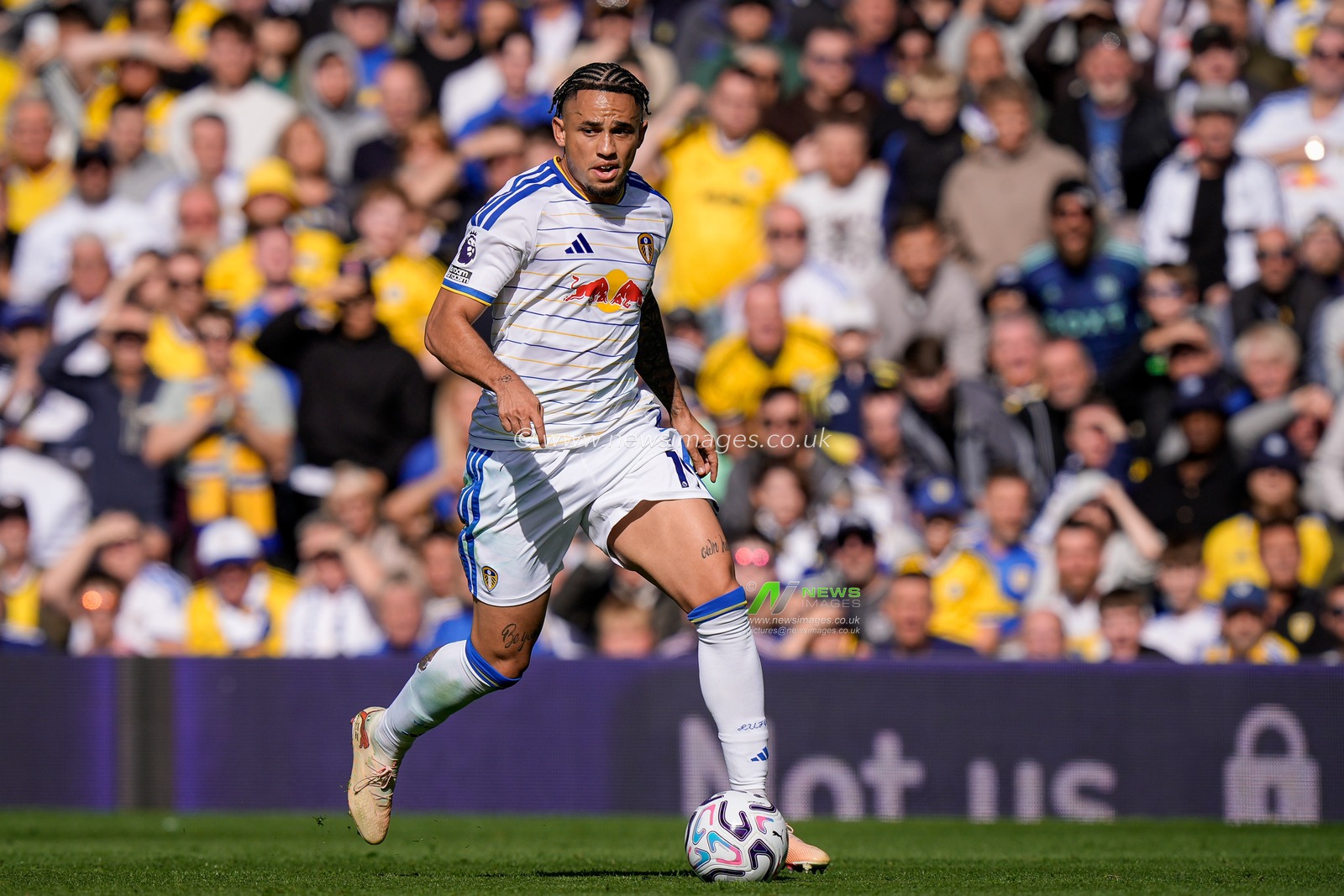 Noah Okafor of Leeds United makes a run with the ball  during the Premier League match Leeds United vs Crystal Palace at Elland Road, Leeds, United Kingdom on 20 September 2026

(Photo by Maynard Manyowa/News Images)