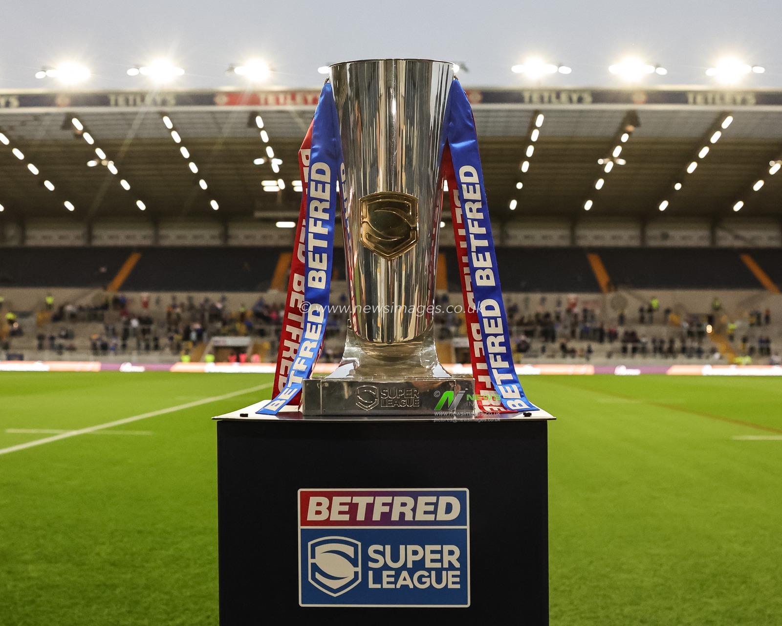 The Betfred Super League Trophy during the Betfred Super League Play-off Semi-Final match Leeds Rhinos vs Warrington Wolves at AMT Headingley Stadium, Leeds, United Kingdom on 25 September 2026

(Photo by Mark Cosgrove/News Images)