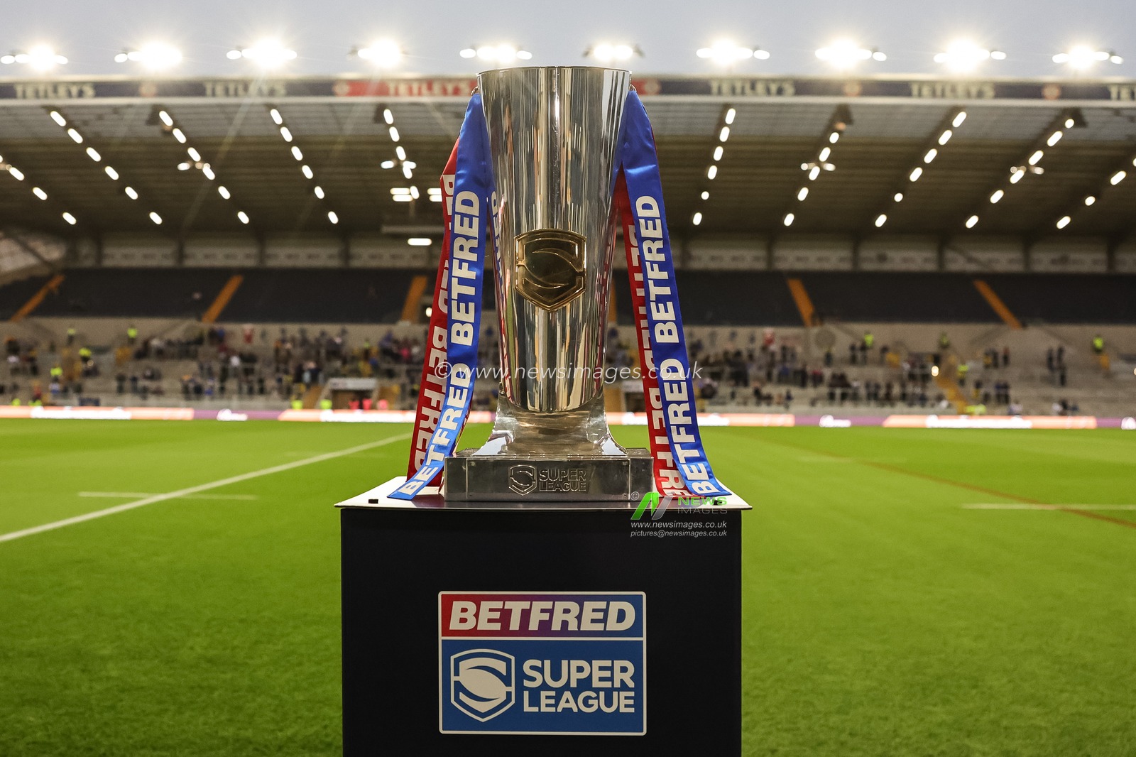 The Betfred Super League Trophy during the Betfred Super League Play-off Semi-Final match Leeds Rhinos vs Warrington Wolves at AMT Headingley Stadium, Leeds, United Kingdom on 25 September 2026

(Photo by Mark Cosgrove/News Images)