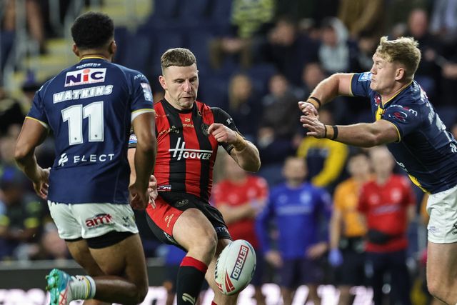 George Williams of Warrington Wolves kicks the ball up field during the Betfred Super League Play-off Semi-Final match Leeds Rhinos vs Warrington Wolves at AMT Headingley Stadium, Leeds, United Kingdom on 25 September 2026

(Photo by Mark Cosgrove/News Images)