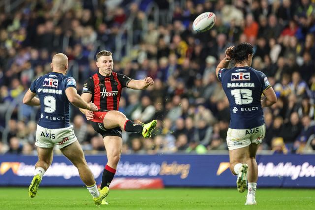 George Williams of Warrington Wolves kicks up field during the Betfred Super League Play-off Semi-Final match Leeds Rhinos vs Warrington Wolves at AMT Headingley Stadium, Leeds, United Kingdom on 25 September 2026

(Photo by Mark Cosgrove/News Images)