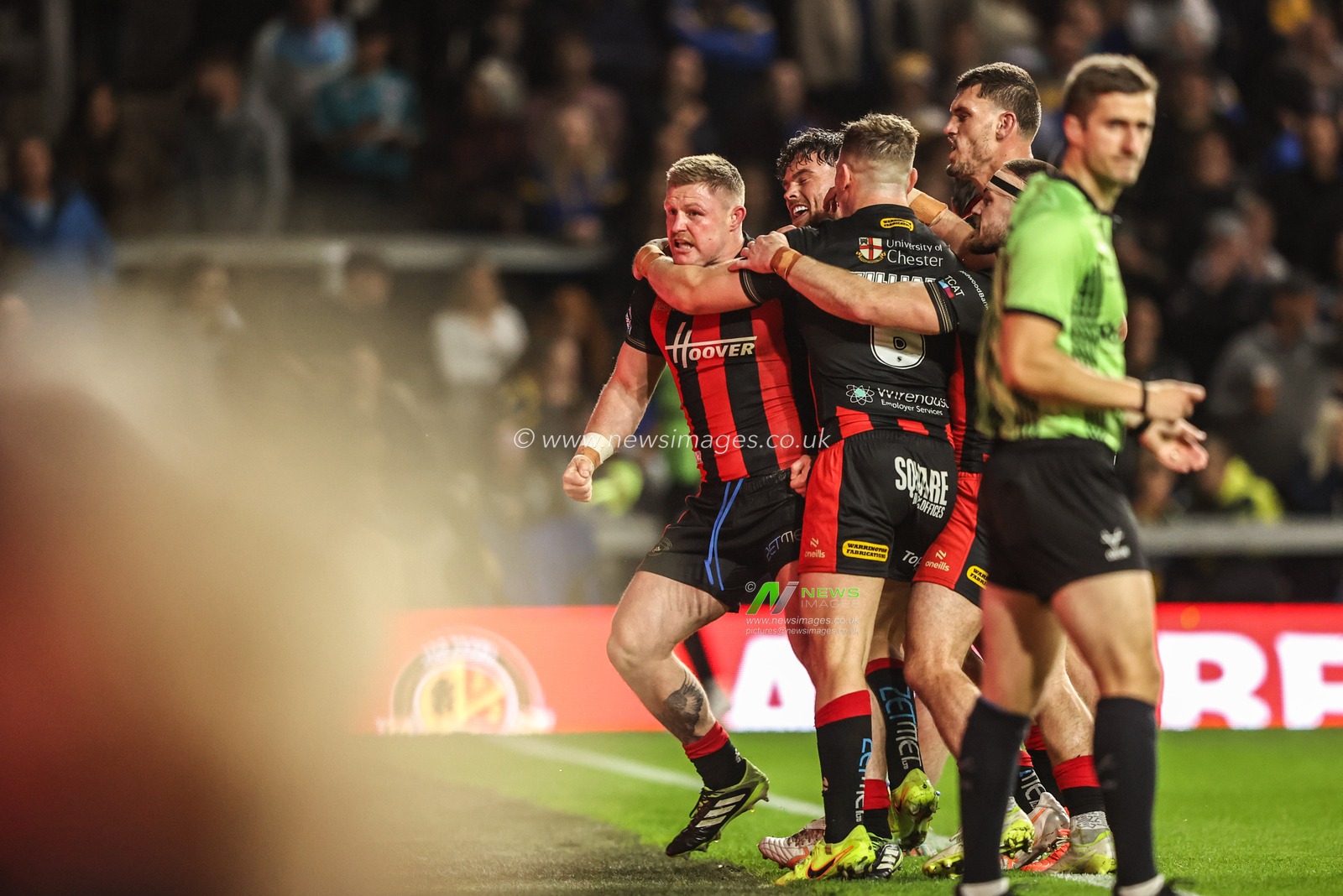 Luke Yates of Warrington Wolves celebrates his try during the Betfred Super League Play-off Semi-Final match Leeds Rhinos vs Warrington Wolves at AMT Headingley Stadium, Leeds, United Kingdom on 25 September 2026

(Photo by Alfie Cosgrove/News Images)