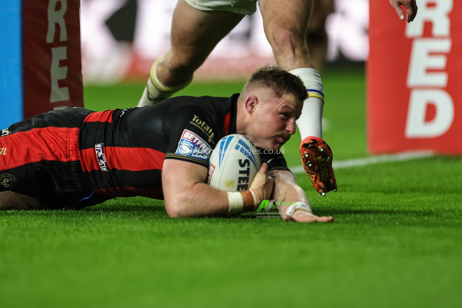 Betfred Super League Play-off Semi-Final Leeds Rhinos v Warrington Wolves
