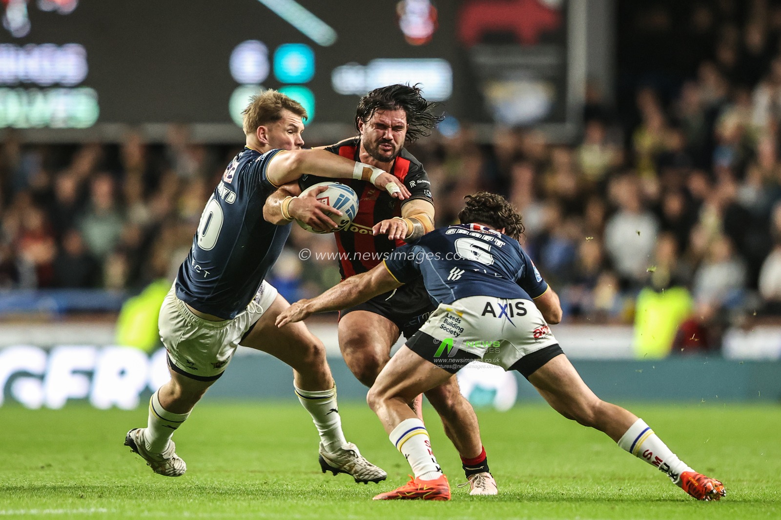 James Bentley of Warrington Wolves is tackled by Tom Holroyd of Leeds Rhinos and Brodie Croft of Leeds Rhinos during the Betfred Super League Play-off Semi-Final match Leeds Rhinos vs Warrington Wolves at AMT Headingley Stadium, Leeds, United Kingdom on 25 September 2026

(Photo by Alfie Cosgrove/News Images)