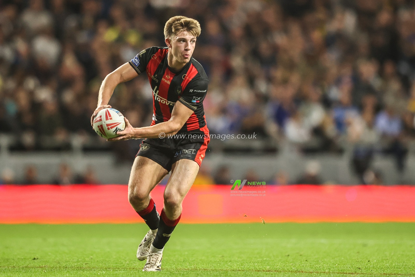 Ewan Irwin of Warrington Wolves in action during the Betfred Super League Play-off Semi-Final match Leeds Rhinos vs Warrington Wolves at AMT Headingley Stadium, Leeds, United Kingdom on 25 September 2026

(Photo by Alfie Cosgrove/News Images)