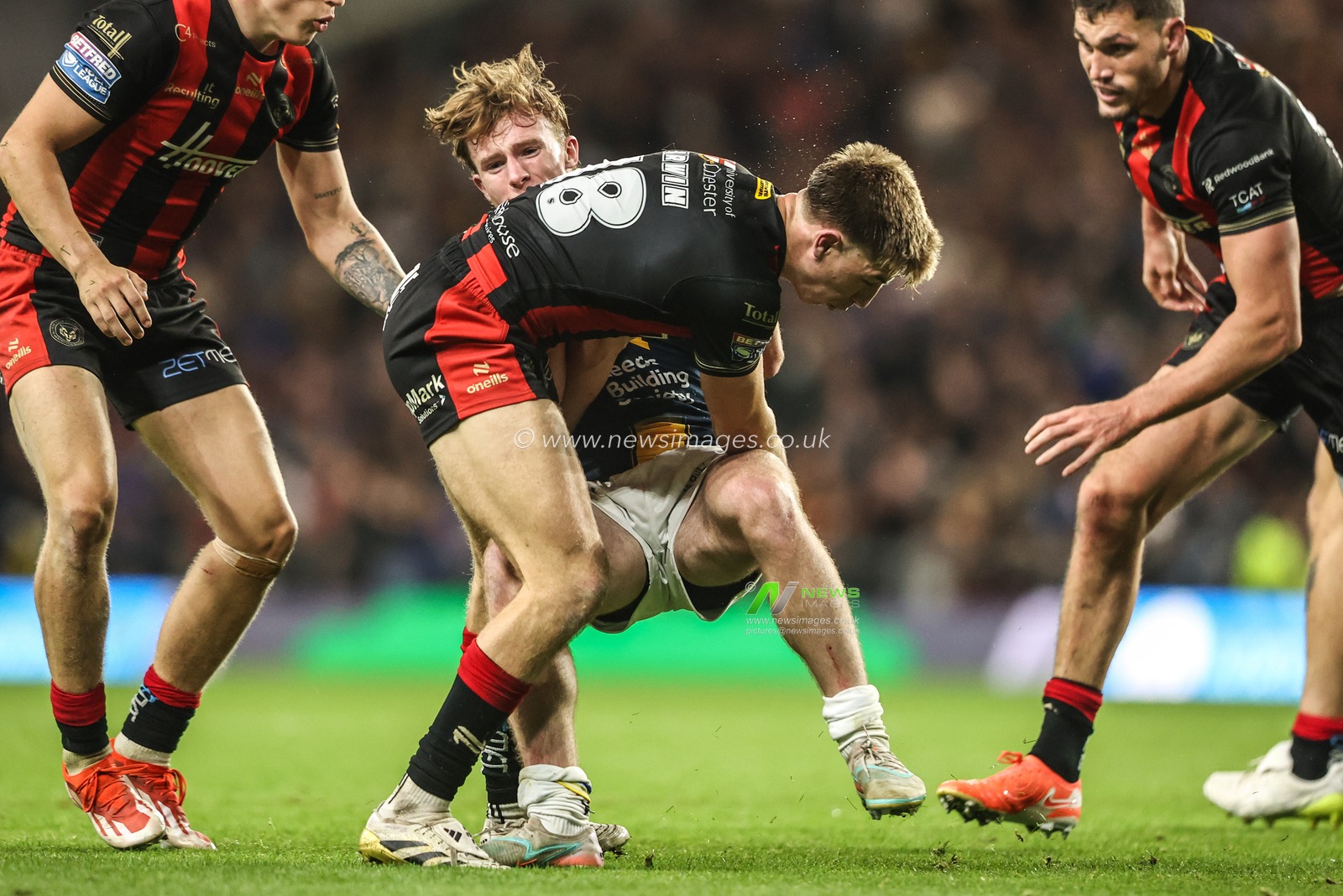Ned McCormack of Leeds Rhinos is tackled by Ewan Irwin of Warrington Wolves during the Betfred Super League Play-off Semi-Final match Leeds Rhinos vs Warrington Wolves at AMT Headingley Stadium, Leeds, United Kingdom on 25 September 2026

(Photo by Alfie Cosgrove/News Images)
