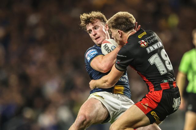 Ned McCormack of Leeds Rhinos is tackled by Ewan Irwin of Warrington Wolves during the Betfred Super League Play-off Semi-Final match Leeds Rhinos vs Warrington Wolves at AMT Headingley Stadium, Leeds, United Kingdom on 25 September 2026

(Photo by Alfie Cosgrove/News Images)