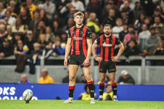 Ewan Irwin of Warrington Wolves prepares to take a penalty during the Betfred Super League Play-off Semi-Final match Leeds Rhinos vs Warrington Wolves at AMT Headingley Stadium, Leeds, United Kingdom on 25 September 2026

(Photo by Alfie Cosgrove/News Images)