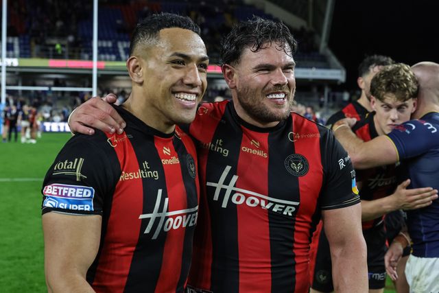 Albert Hopoate of Warrington Wolves and Joe Philbin of Warrington Wolves celebrate the win during the Betfred Super League Play-off Semi-Final match Leeds Rhinos vs Warrington Wolves at AMT Headingley Stadium, Leeds, United Kingdom on 25 September 2026

(Photo by Mark Cosgrove/News Images)