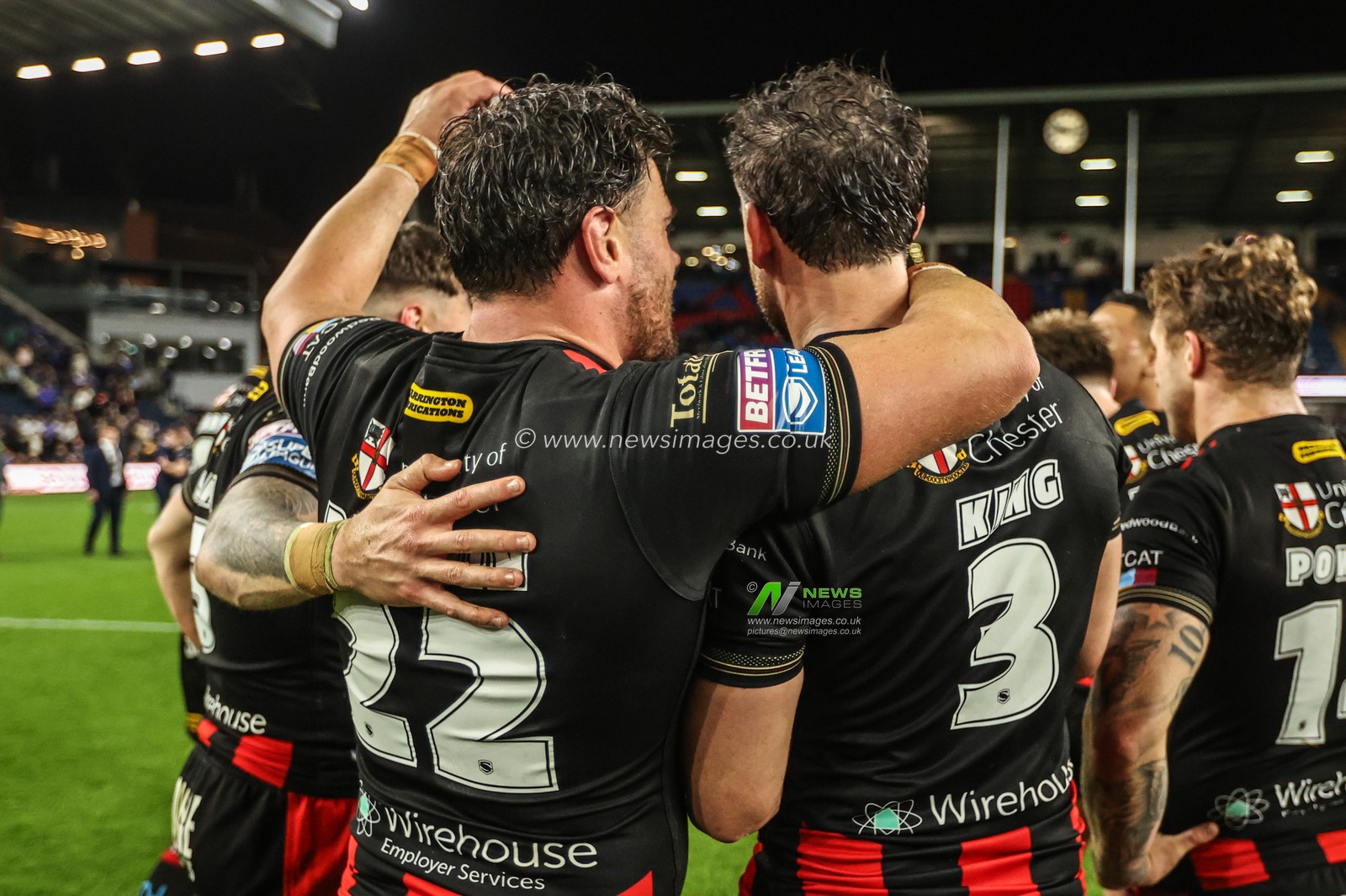 Joe Philbin of Warrington Wolves and Toby King of Warrington Wolves celebrate the win during the Betfred Super League Play-off Semi-Final match Leeds Rhinos vs Warrington Wolves at AMT Headingley Stadium, Leeds, United Kingdom on 25 September 2026

(Photo by Alfie Cosgrove/News Images)
