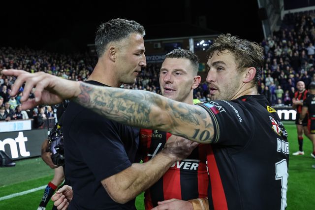 Sam Burgess manager of Warrington Wolves George Williams of Warrington Wolves and Sam Powell of Warrington Wolves celebrate the win during the Betfred Super League Play-off Semi-Final match Leeds Rhinos vs Warrington Wolves at AMT Headingley Stadium, Leeds, United Kingdom on 25 September 2026

(Photo by Mark Cosgrove/News Images)