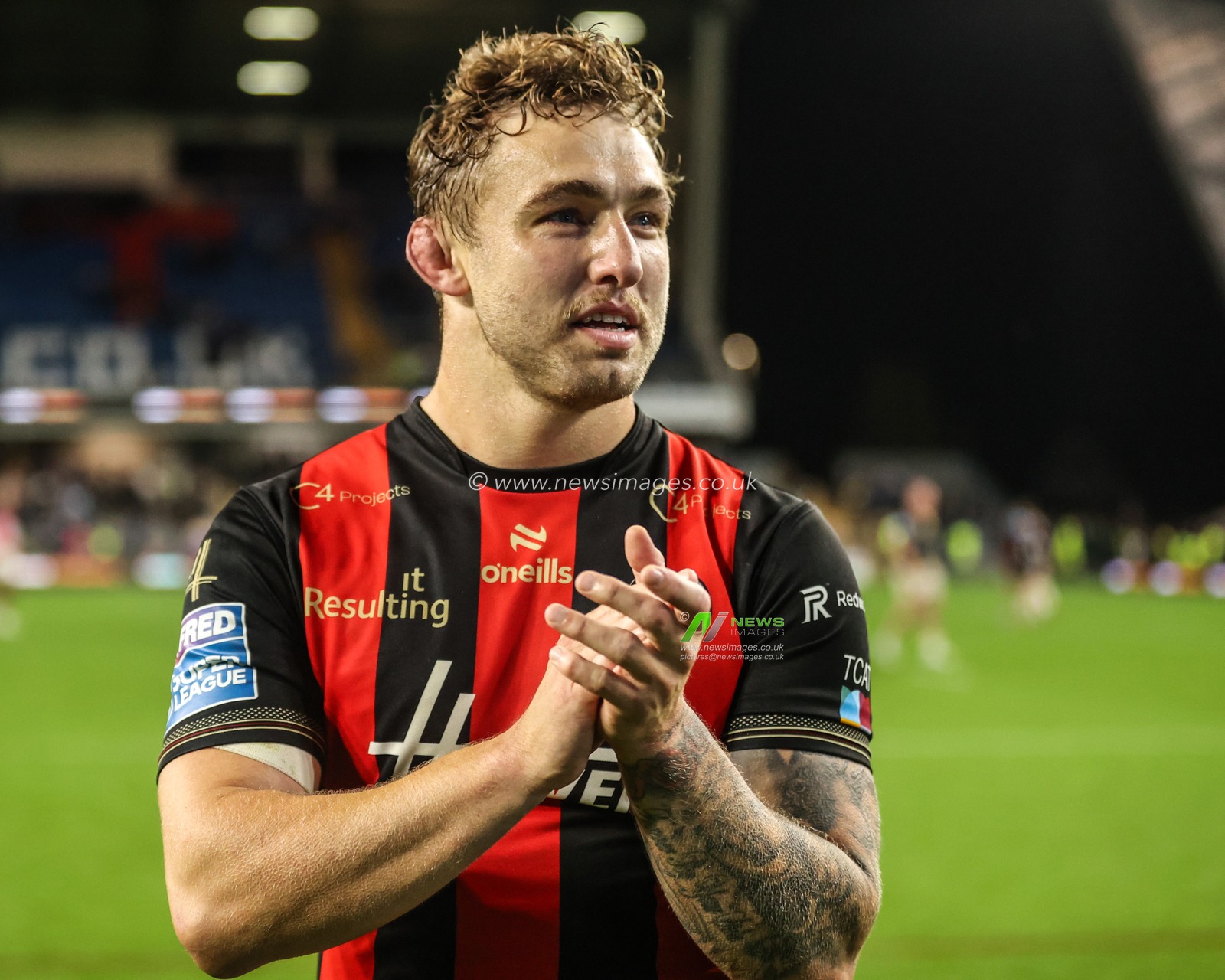 Sam Powell of Warrington Wolves applauds the fans after the game during the Betfred Super League Play-off Semi-Final match Leeds Rhinos vs Warrington Wolves at AMT Headingley Stadium, Leeds, United Kingdom on 25 September 2026

(Photo by Alfie Cosgrove/News Images)