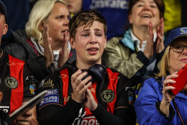 Warrington fans in tears of joy as Warrington win 12-14 to go through to the final during the Betfred Super League Play-off Semi-Final match Leeds Rhinos vs Warrington Wolves at AMT Headingley Stadium, Leeds, United Kingdom on 25 September 2026

(Photo by Alfie Cosgrove/News Images)