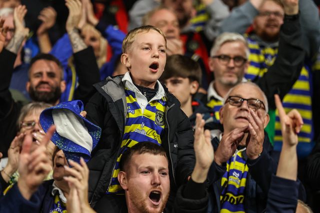 Warrington fans celebrate the win during the Betfred Super League Play-off Semi-Final match Leeds Rhinos vs Warrington Wolves at AMT Headingley Stadium, Leeds, United Kingdom on 25 September 2026

(Photo by Alfie Cosgrove/News Images)