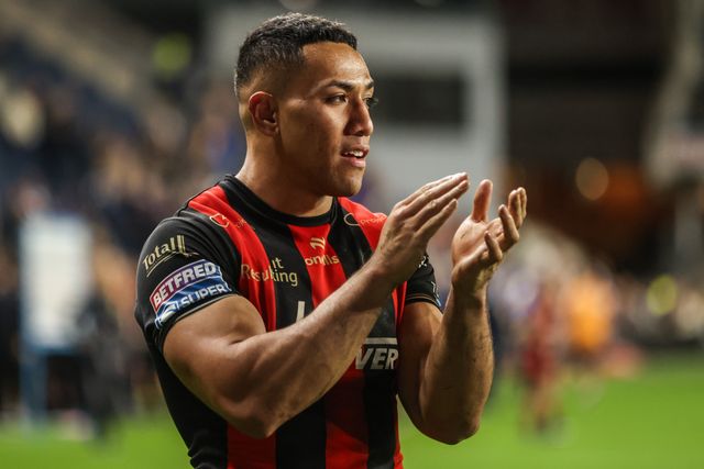 Albert Hopoate of Warrington Wolves applauds the fans after the game during the Betfred Super League Play-off Semi-Final match Leeds Rhinos vs Warrington Wolves at AMT Headingley Stadium, Leeds, United Kingdom on 25 September 2026

(Photo by Alfie Cosgrove/News Images)