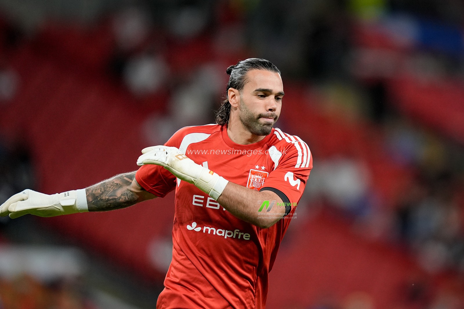 Spain goalkeeper David Raya in the pregame warmup session  during the UEFA Nations League match England vs Spain at Wembley Stadium, London, United Kingdom on 26 September 2026

(Photo by Maynard Manyowa/News Images)