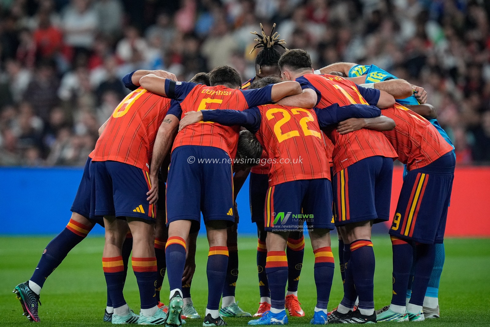 Spain team huddle during the UEFA Nations League match England vs Spain at Wembley Stadium, London, United Kingdom on 26 September 2026

(Photo by Maynard Manyowa/News Images)
