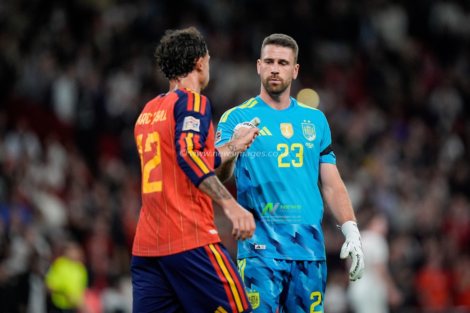 Spain goalkeeper Unai Simón consoles Marc Pubill of Spain after a mistake that led to a goal by Anthony Gordon of England during the UEFA Nations League match England vs Spain at Wembley Stadium, London, United Kingdom on 26 September 2026

(Photo by Maynard Manyowa/News Images)