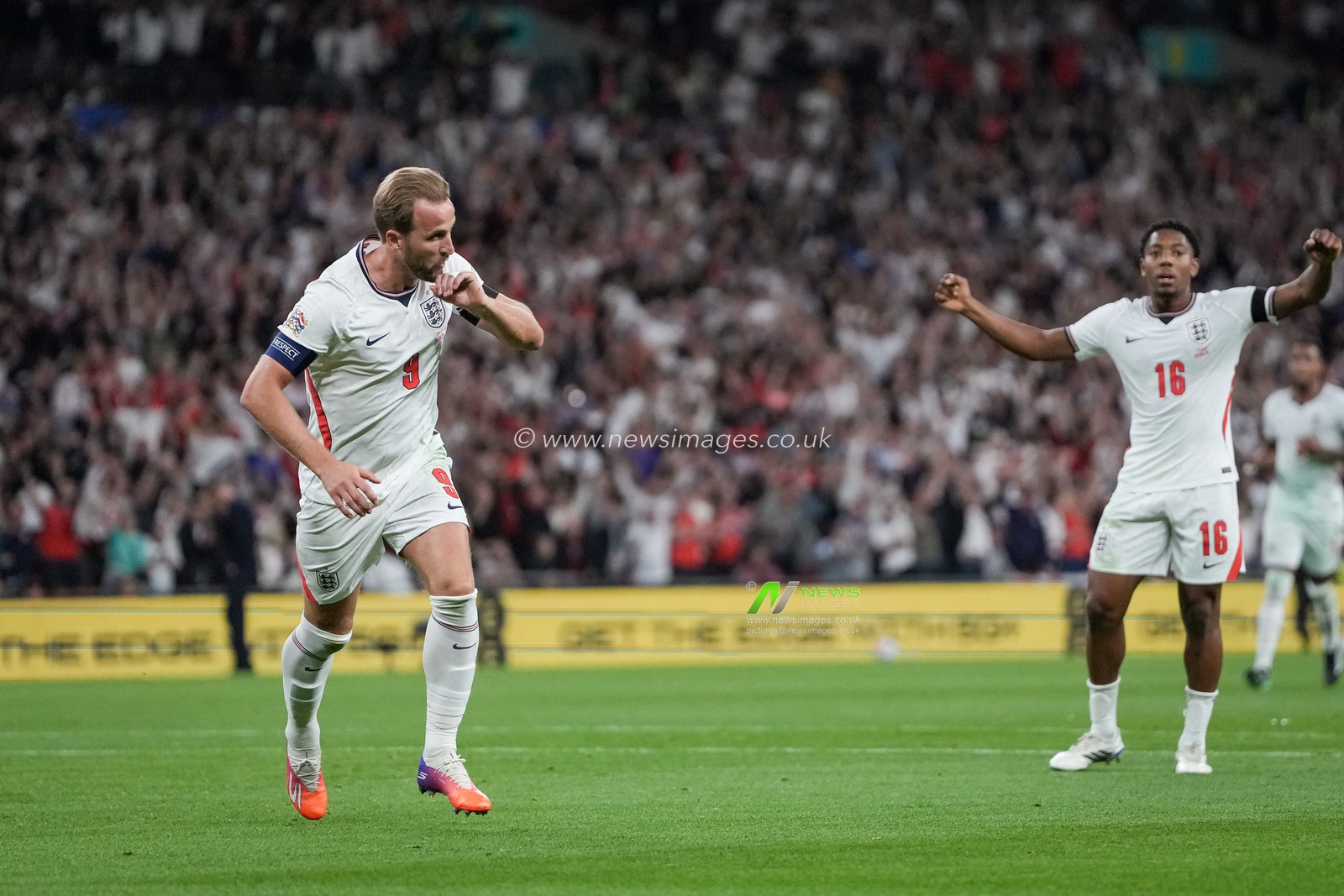 Harry Kane of England celebrates his goal to make it  2-1 during the UEFA Nations League match England vs Spain at Wembley Stadium, London, United Kingdom on 26 September 2026

(Photo by Maynard Manyowa/News Images)