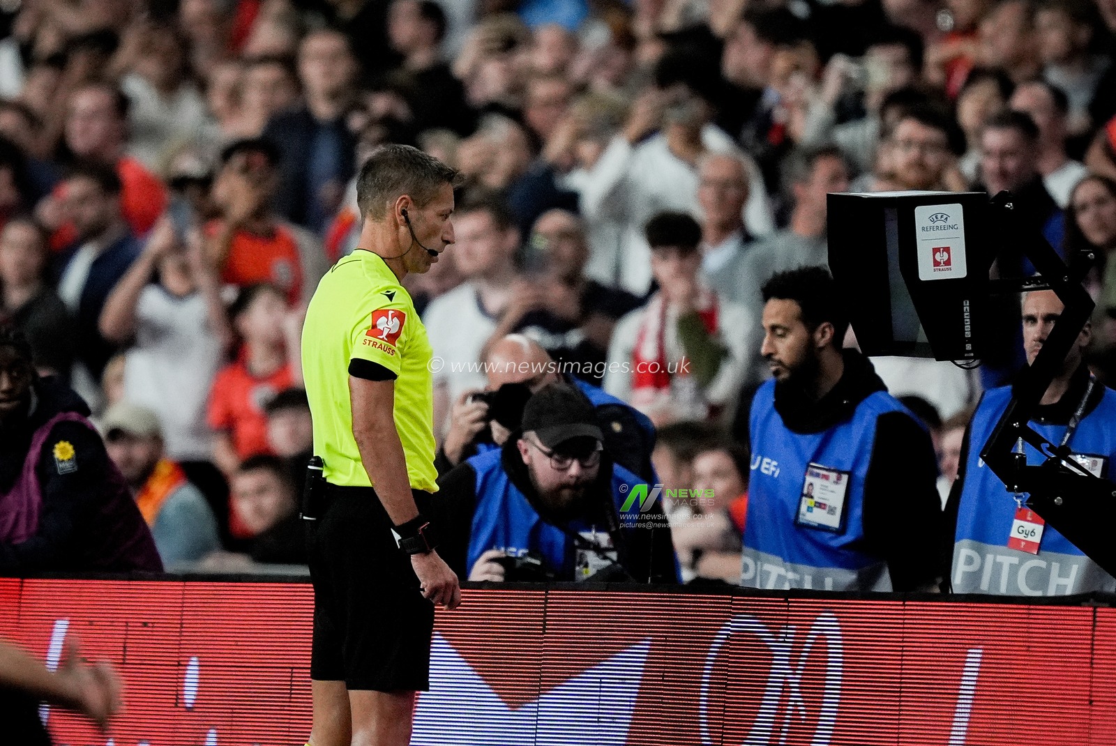 Referee Davide Massa check the s screen after a VAR review during the UEFA Nations League match England vs Spain at Wembley Stadium, London, United Kingdom on 26 September 2026

(Photo by Maynard Manyowa/News Images)