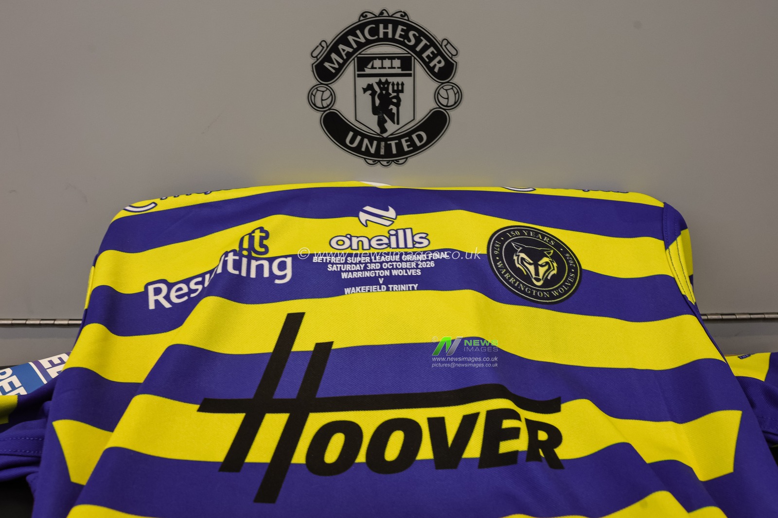 Betfred Super League Grand Final Warrington Wolves v Wakefield Trinity logon on the Warrington shirt during the Betfred Super League Grand Final match Warrington Wolves vs Wakefield Trinity at Old Trafford, Manchester, United Kingdom on 03 October 2026

(Photo by Mark Cosgrove/News Images)
