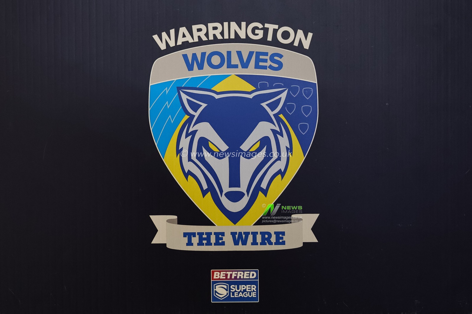 Warrington Wolves logo on the dressing room door during the Betfred Super League Grand Final match Warrington Wolves vs Wakefield Trinity at Old Trafford, Manchester, United Kingdom on 03 October 2026

(Photo by Mark Cosgrove/News Images)