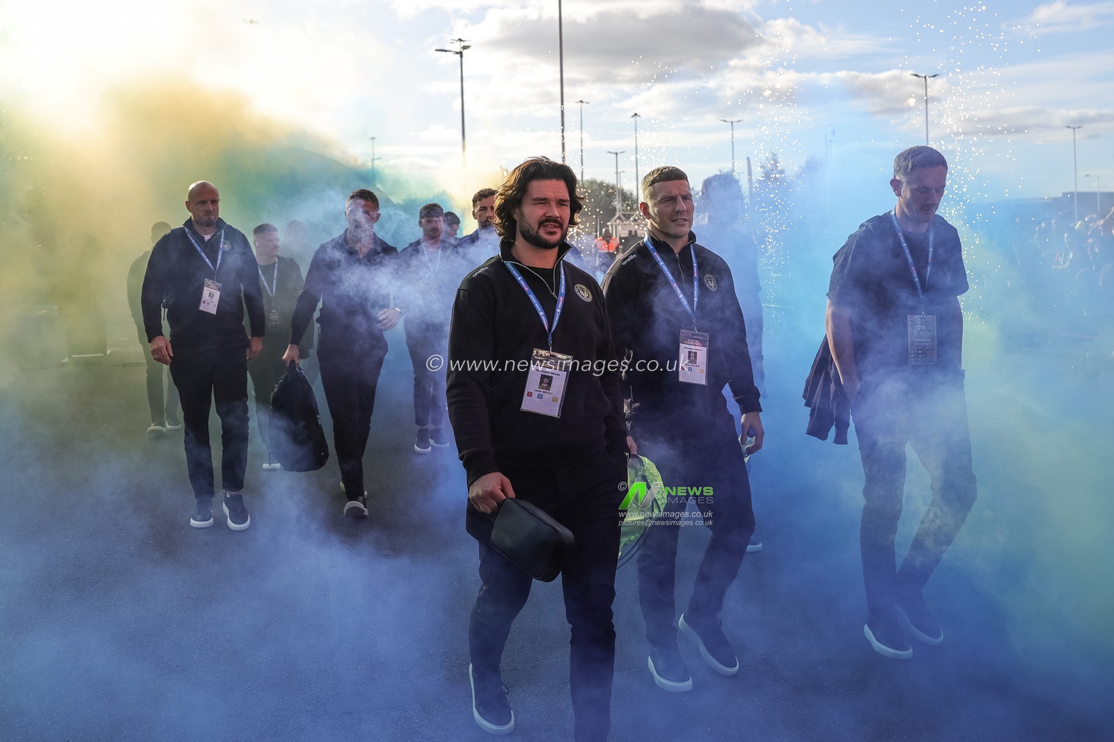 Warrington arrive during the Betfred Super League Grand Final match Warrington Wolves vs Wakefield Trinity at Old Trafford, Manchester, United Kingdom on 03 October 2026

(Photo by Mark Cosgrove/News Images)