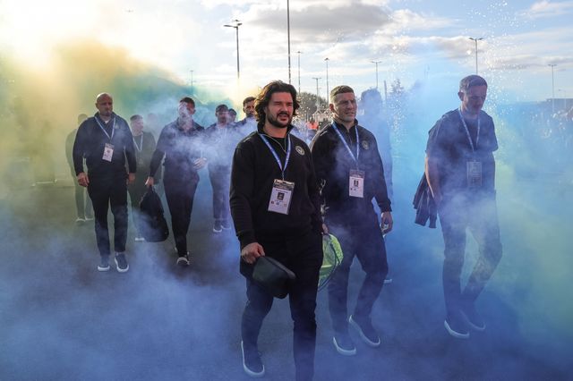 Warrington arrive during the Betfred Super League Grand Final match Warrington Wolves vs Wakefield Trinity at Old Trafford, Manchester, United Kingdom on 03 October 2026

(Photo by Mark Cosgrove/News Images)