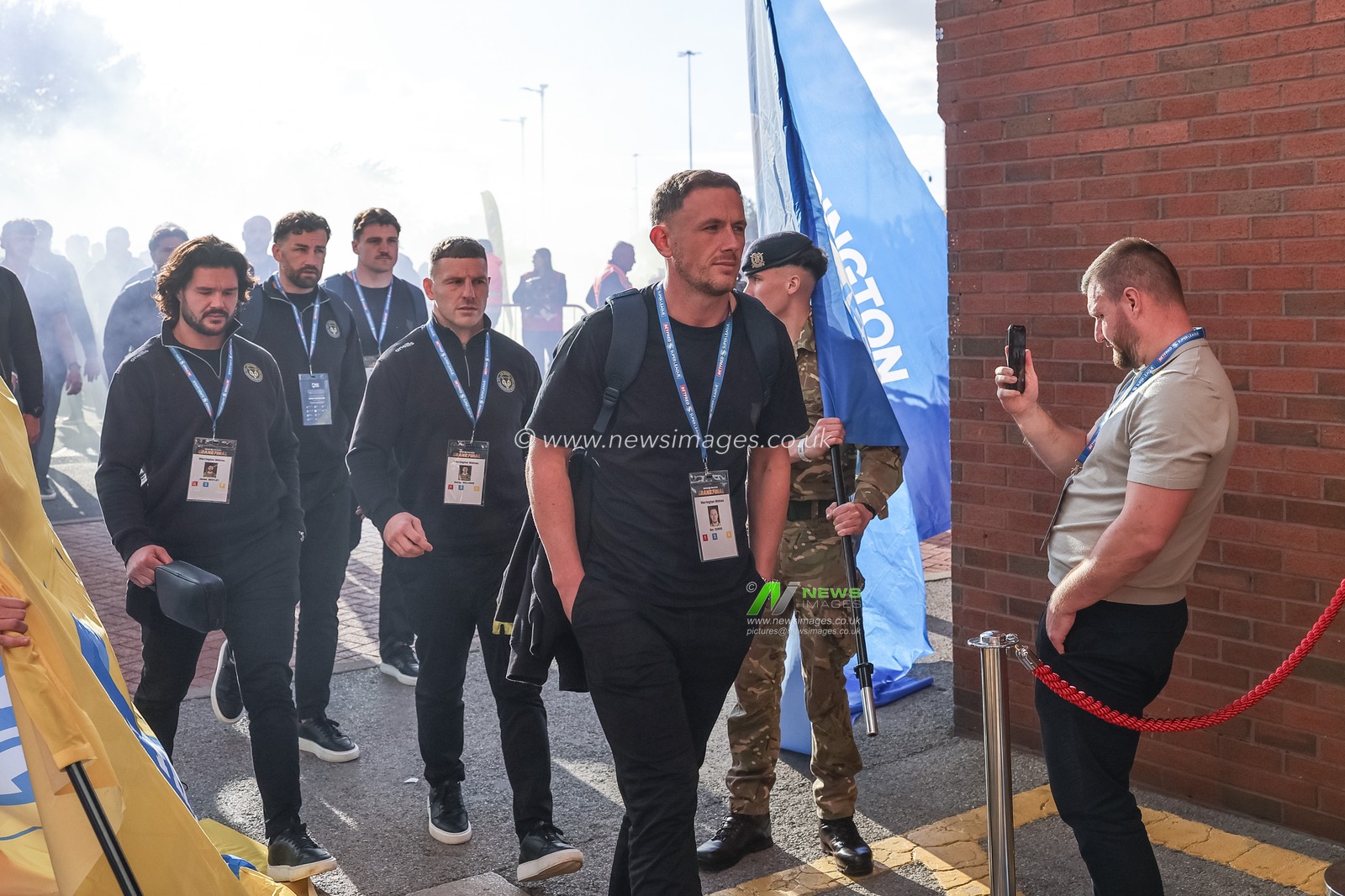Ben Currie of Warrington Wolves arrives during the Betfred Super League Grand Final match Warrington Wolves vs Wakefield Trinity at Old Trafford, Manchester, United Kingdom on 03 October 2026

(Photo by Mark Cosgrove/News Images)