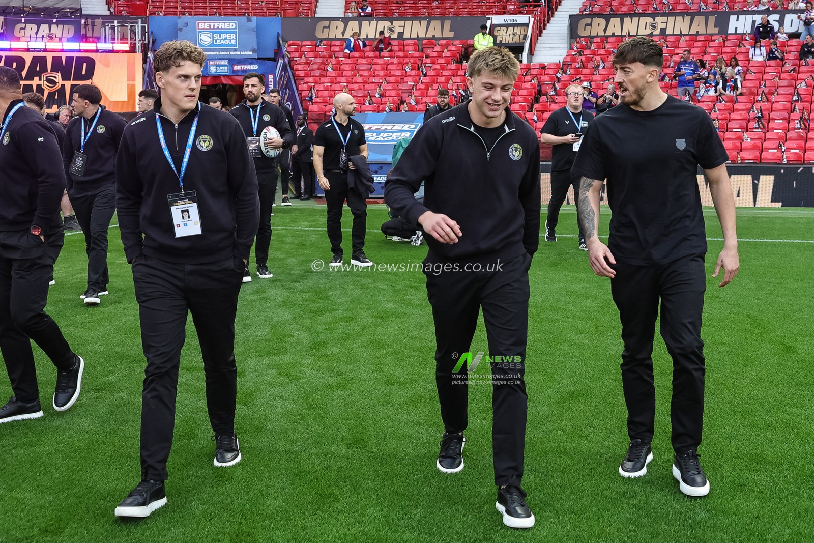 Ewan Irwin of Warrington Wolves and Matty Ashton of Warrington Wolves during the Betfred Super League Grand Final match Warrington Wolves vs Wakefield Trinity at Old Trafford, Manchester, United Kingdom on 03 October 2026

(Photo by Mark Cosgrove/News Images)