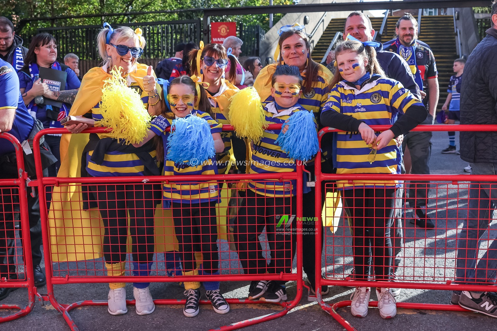 Warrington fans wait for the team coach to arrive during the Betfred Super League Grand Final match Warrington Wolves vs Wakefield Trinity at Old Trafford, Manchester, United Kingdom on 03 October 2026

(Photo by Mark Cosgrove/News Images)