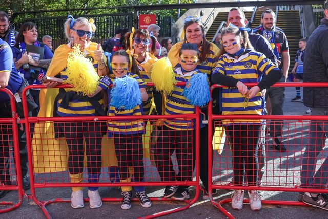 Warrington fans wait for the team coach to arrive during the Betfred Super League Grand Final match Warrington Wolves vs Wakefield Trinity at Old Trafford, Manchester, United Kingdom on 03 October 2026

(Photo by Mark Cosgrove/News Images)