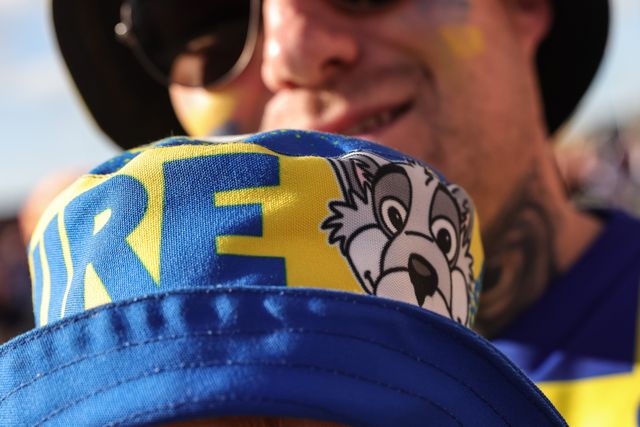 Warrington fans wait for the team coach to arrive during the Betfred Super League Grand Final match Warrington Wolves vs Wakefield Trinity at Old Trafford, Manchester, United Kingdom on 03 October 2026

(Photo by Mark Cosgrove/News Images)
