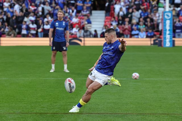 Danny Walker of Warrington Wolves in the pre-game warm up during the Betfred Super League Grand Final match Warrington Wolves vs Wakefield Trinity at Old Trafford, Manchester, United Kingdom on 03 October 2026

(Photo by Mark Cosgrove/News Images)