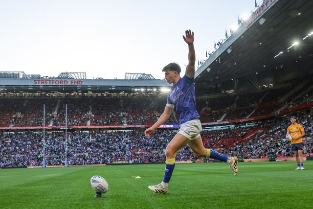 Ewan Irwin of Warrington Wolves in the pre-game warm up during the Betfred Super League Grand Final match Warrington Wolves vs Wakefield Trinity at Old Trafford, Manchester, United Kingdom on 03 October 2026

(Photo by Mark Cosgrove/News Images)