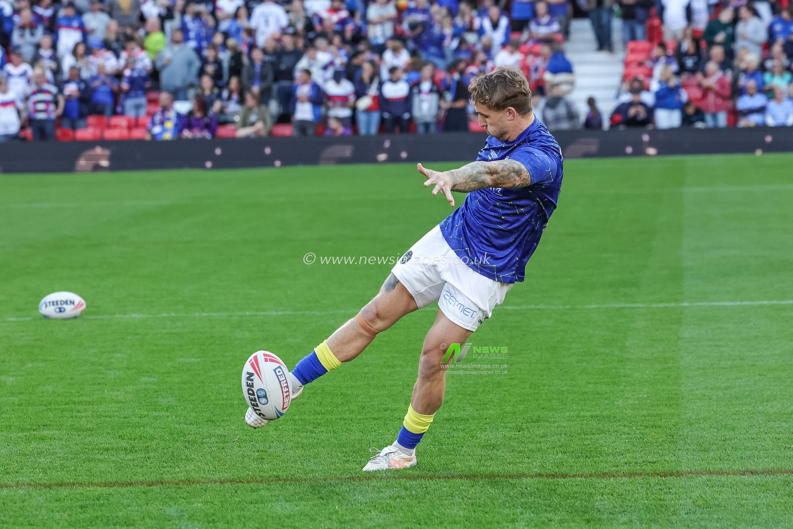 Sam Powell of Warrington Wolves in the pre-game warm up during the Betfred Super League Grand Final match Warrington Wolves vs Wakefield Trinity at Old Trafford, Manchester, United Kingdom on 03 October 2026

(Photo by Mark Cosgrove/News Images)