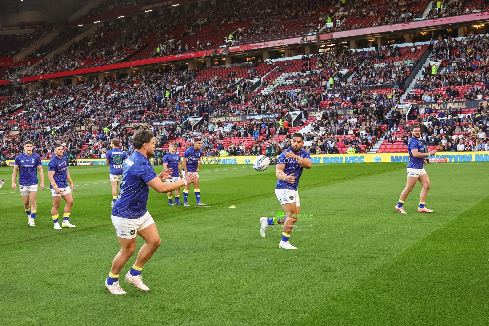 Kelepi Tanginoa of Warrington Wolves in the pre-game warm up during the Betfred Super League Grand Final match Warrington Wolves vs Wakefield Trinity at Old Trafford, Manchester, United Kingdom on 03 October 2026

(Photo by Mark Cosgrove/News Images)