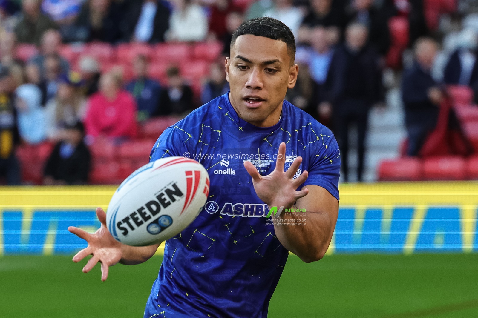 Albert Hopoate of Warrington Wolves in the pre-game warm up during the Betfred Super League Grand Final match Warrington Wolves vs Wakefield Trinity at Old Trafford, Manchester, United Kingdom on 03 October 2026

(Photo by Mark Cosgrove/News Images)