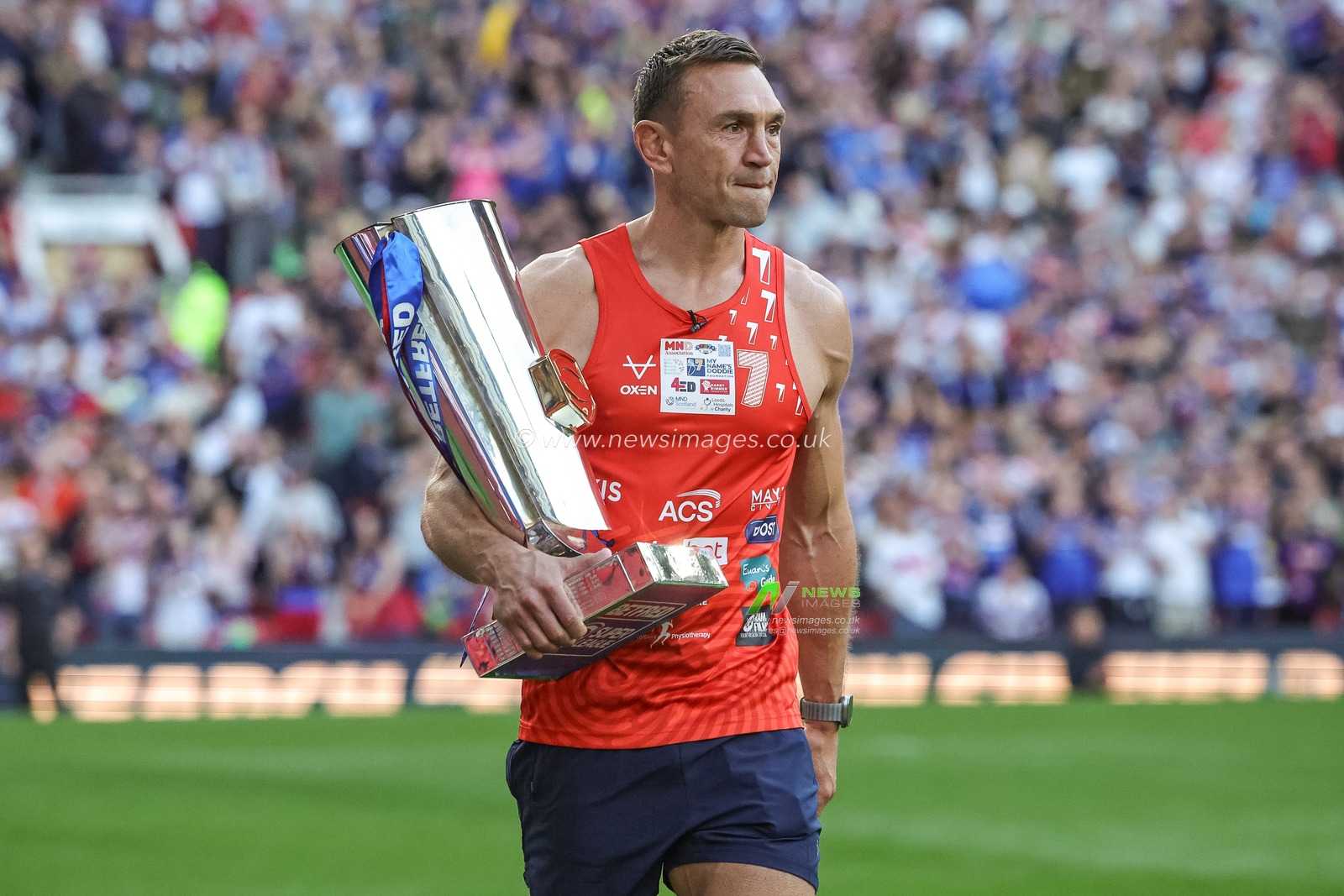 Sir Kevin Sinfield delivers the Grand Final Trophy after running his 7 in 7 marathon during the Betfred Super League Grand Final match Warrington Wolves vs Wakefield Trinity at Old Trafford, Manchester, United Kingdom on 03 October 2026

(Photo by Mark Cosgrove/News Images)