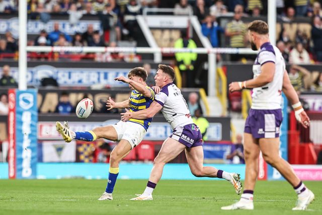 Ewan Irwin of Warrington Wolves kicks the ball up field during the Betfred Super League Grand Final match Warrington Wolves vs Wakefield Trinity at Old Trafford, Manchester, United Kingdom on 03 October 2026

(Photo by Alfie Cosgrove/News Images)