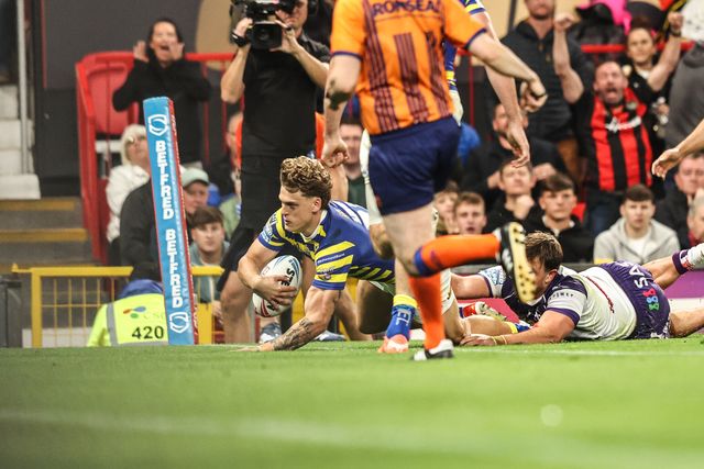 Arron Lindop of Warrington Wolves goes over for a try during the Betfred Super League Grand Final match Warrington Wolves vs Wakefield Trinity at Old Trafford, Manchester, United Kingdom on 03 October 2026

(Photo by Alfie Cosgrove/News Images)