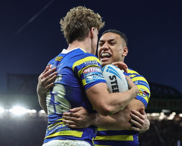 Arron Lindop of Warrington Wolves celebrates his try with teammates during the Betfred Super League Grand Final match Warrington Wolves vs Wakefield Trinity at Old Trafford, Manchester, United Kingdom on 03 October 2026

(Photo by Mark Cosgrove/News Images)