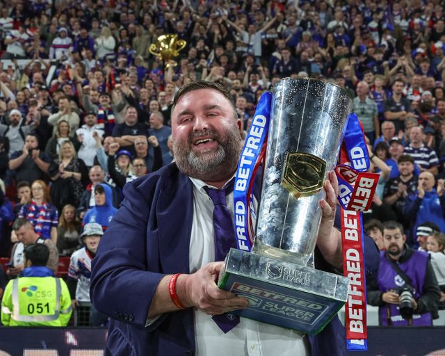 Matt Ellis Wakefield Trinity owner lifts The Betfred Super League Grand Final Trophy during the Betfred Super League Grand Final match Warrington Wolves vs Wakefield Trinity at Old Trafford, Manchester, United Kingdom on 03 October 2026

(Photo by Mark Cosgrove/News Images)