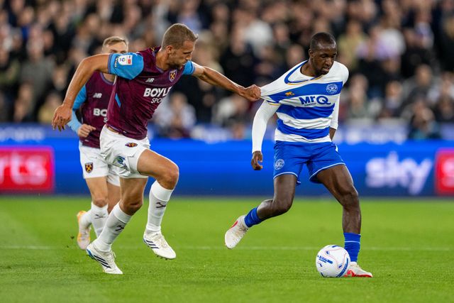 Tomáš Souček of West Ham United Glen Kamara of QPR during the Sky Bet Championship match West Ham United vs Queens Park Rangers at London Stadium, London, United Kingdom on 09 October 2026

(Photo by Mike Turner/News Images)