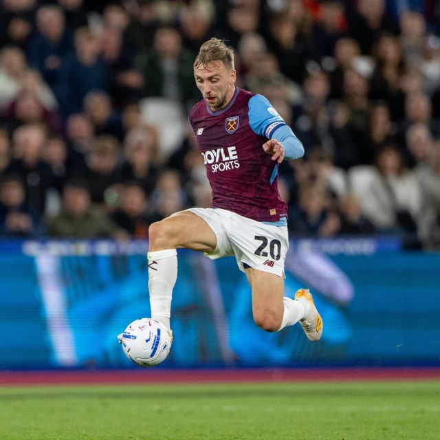Jarrod Bowen of West Ham United controls the ball on the run during the Sky Bet Championship match West Ham United vs Queens Park Rangers at London Stadium, London, United Kingdom on 09 October 2026

(Photo by Mike Turner/News Images)