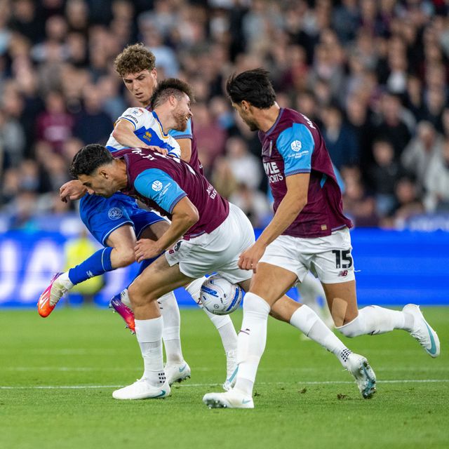 Paul Smyth of QPR is fouled by Maximilian Kilman of West Ham United during the Sky Bet Championship match West Ham United vs Queens Park Rangers at London Stadium, London, United Kingdom on 09 October 2026

(Photo by Mike Turner/News Images)
