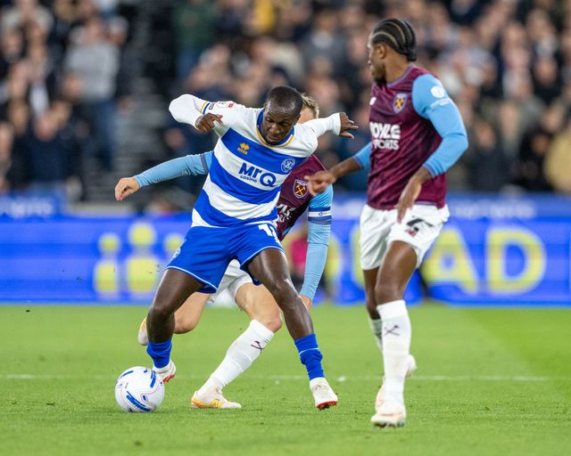 Glen Kamara of QPR wriggles free under pressure from Jarrod Bowen of West Ham United during the Sky Bet Championship match West Ham United vs Queens Park Rangers at London Stadium, London, United Kingdom on 09 October 2026

(Photo by Mike Turner/News Images)